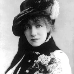 Sarah Bernhardt height profile photo