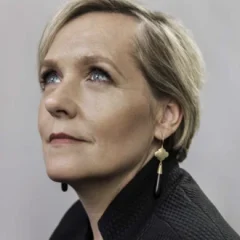 Sarah Ferguson (journalist) height profile photo