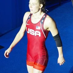Sarah Hildebrandt height profile photo