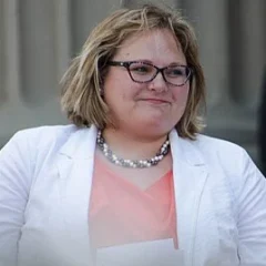 Sarah Hoffman height profile photo