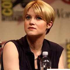 Sarah Jones (screen actress) height profile photo
