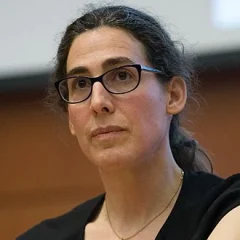 Sarah Koenig height profile photo