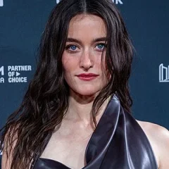 Sarah Pidgeon height profile photo