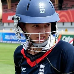 Sarah Taylor (cricketer) height profile photo