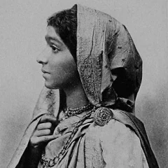 Sarojini Naidu height profile photo