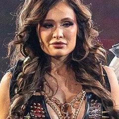 Scarlett Bordeaux height profile photo