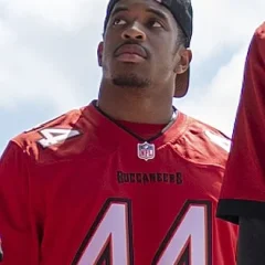 Sean Tucker (American football) height profile photo