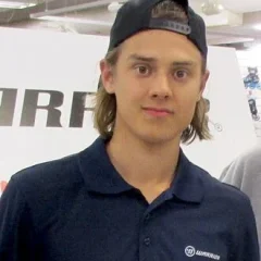 Sebastian Aho height profile photo