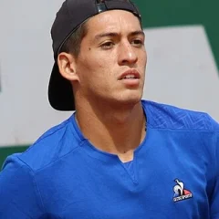 Sebastián Báez height profile photo