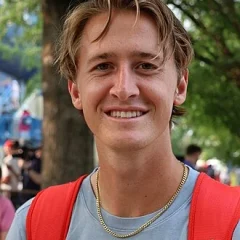 Sebastian Korda height profile photo