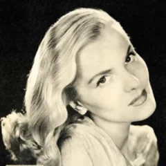 Selene Mahri height profile photo