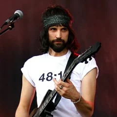 Serge Pizzorno height profile photo
