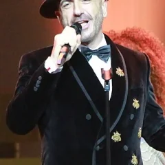 Serhat (singer) height profile photo