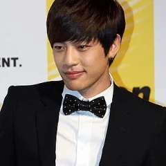 Seven (South Korean singer) height profile photo