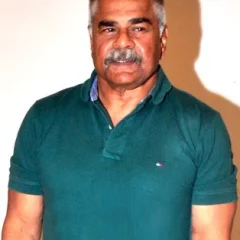 Sharat Saxena height profile photo