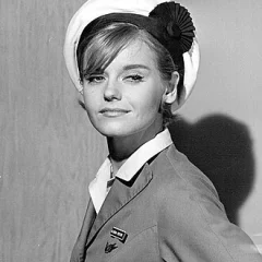 Sharon Farrell height profile photo