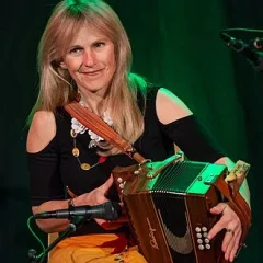 Sharon Shannon height profile photo