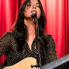 Sharon Van Etten height profile photo