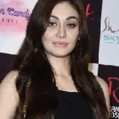 Shefali Jariwala height profile photo