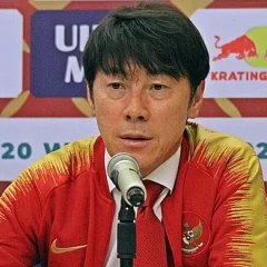 Shin Tae-yong height profile photo