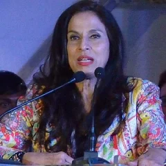 Shobhaa De height profile photo