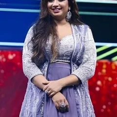 Shreya Ghoshal height profile photo