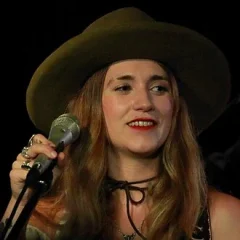 Sierra Ferrell height profile photo