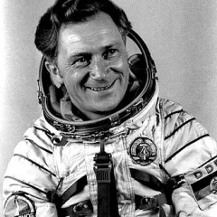 Sigmund Jähn height profile photo