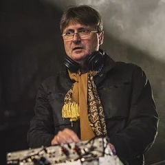 Simon Armitage height profile photo