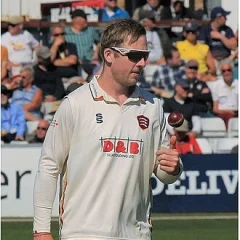 Simon Harmer height profile photo