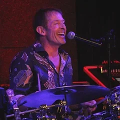 Simon Kirke height profile photo