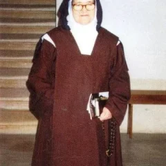 Sister Lúcia height profile photo