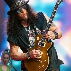 Slash (musician) height profile photo