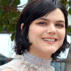Soko (singer) height profile photo
