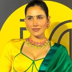 Sonnalli Seygall height profile photo