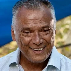 Stan Grant (journalist) height profile photo