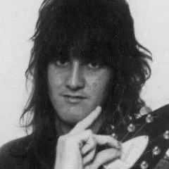 Stan Lynch height profile photo