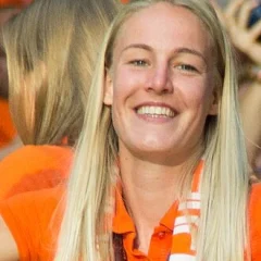 Stefanie van der Gragt height profile photo