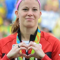 Stephanie Labbé height profile photo