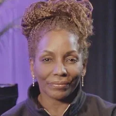 Stephanie Mills height profile photo