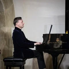 Stephen Hough height profile photo