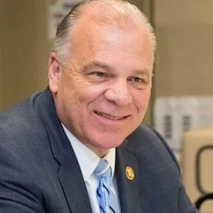 Stephen Sweeney height profile photo