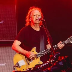 Stevie Young height profile photo