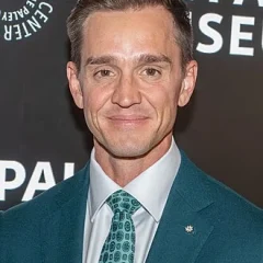 Stu Holden height profile photo