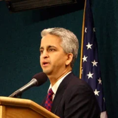 Sunil Gulati height profile photo