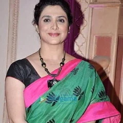 Supriya Pilgaonkar height profile photo