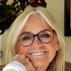 Susan George (actress) height profile photo