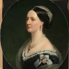 Susanna Innes-Ker, Duchess of Roxburghe height profile photo