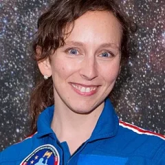 Suzanna Randall height profile photo