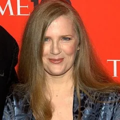 Suzanne Collins height profile photo